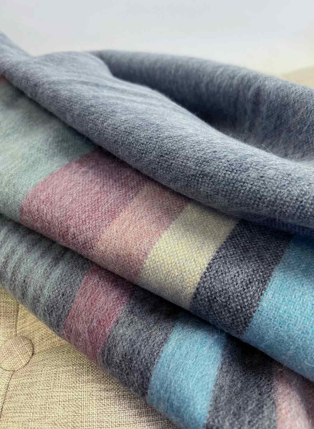 Alpakų vilnos pledas Blue Bird