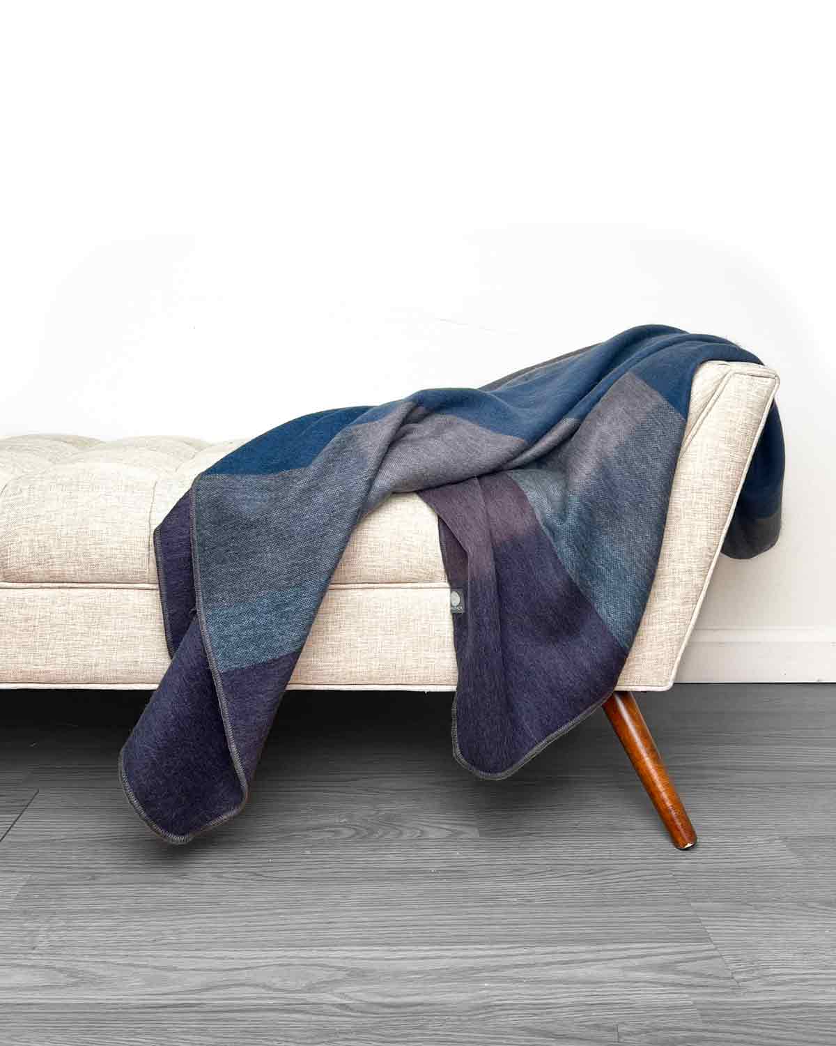 Alpakų vilnos pleda Plum